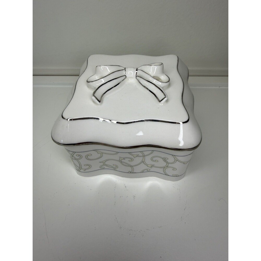 Wedgwood Celestial Platinum Bone China Trinket Box With Bow Lid